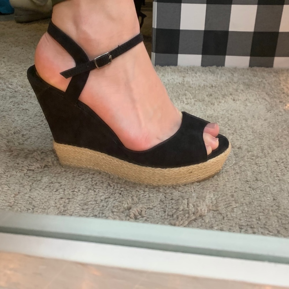 Heels - Picture 2 of 2